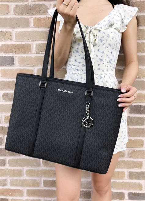 michael kors zip closure handbags